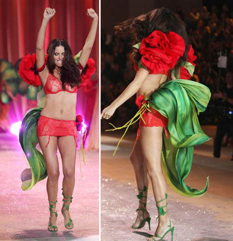 Adriana Lima Victoria s Secret 2012 Fashion Show