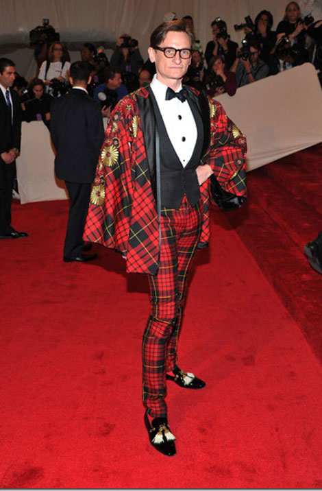 Hamish Bowles Alexander McQueen tartan suit Met gala 2011