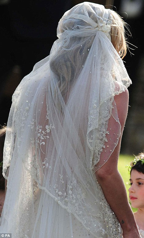 Kate Moss wedding dress veil