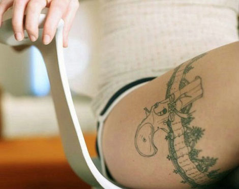 Amazing garter tattoo