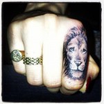 beautiful lion tattoo model Cara Delevingne s finger