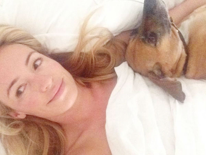 Cat Deeley in bed without makeup wakeupcall