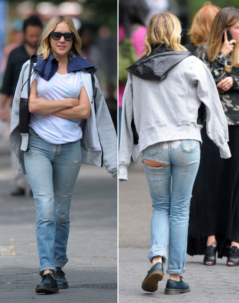 Chloe Sevigny Jeans Tee simple outfit