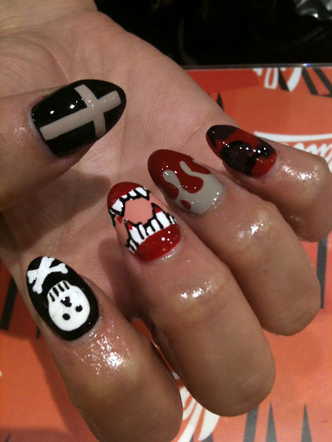 different Halloween motifs nails