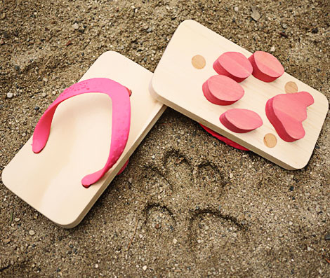 Footprints In The Sand: Kids Fun Sandals