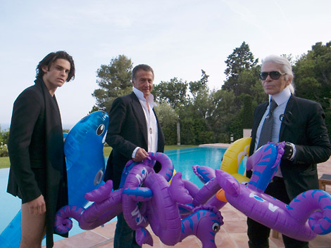 Karl Lagerfeld balloons poolside