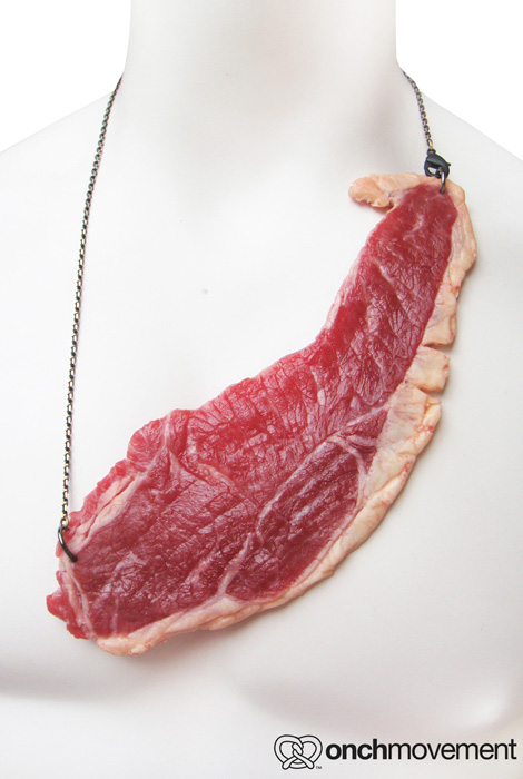 Meat necklace onchomovement