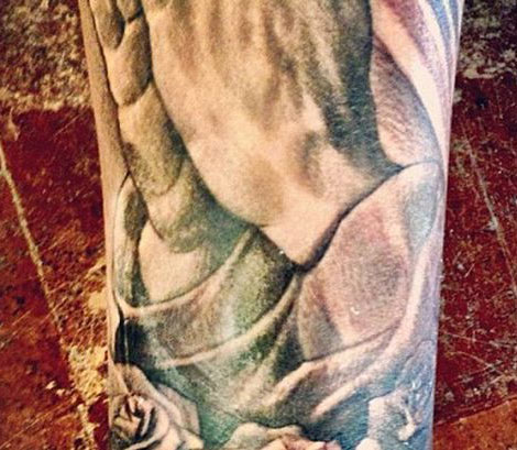 praying hands Justin Bieber s new tattoo